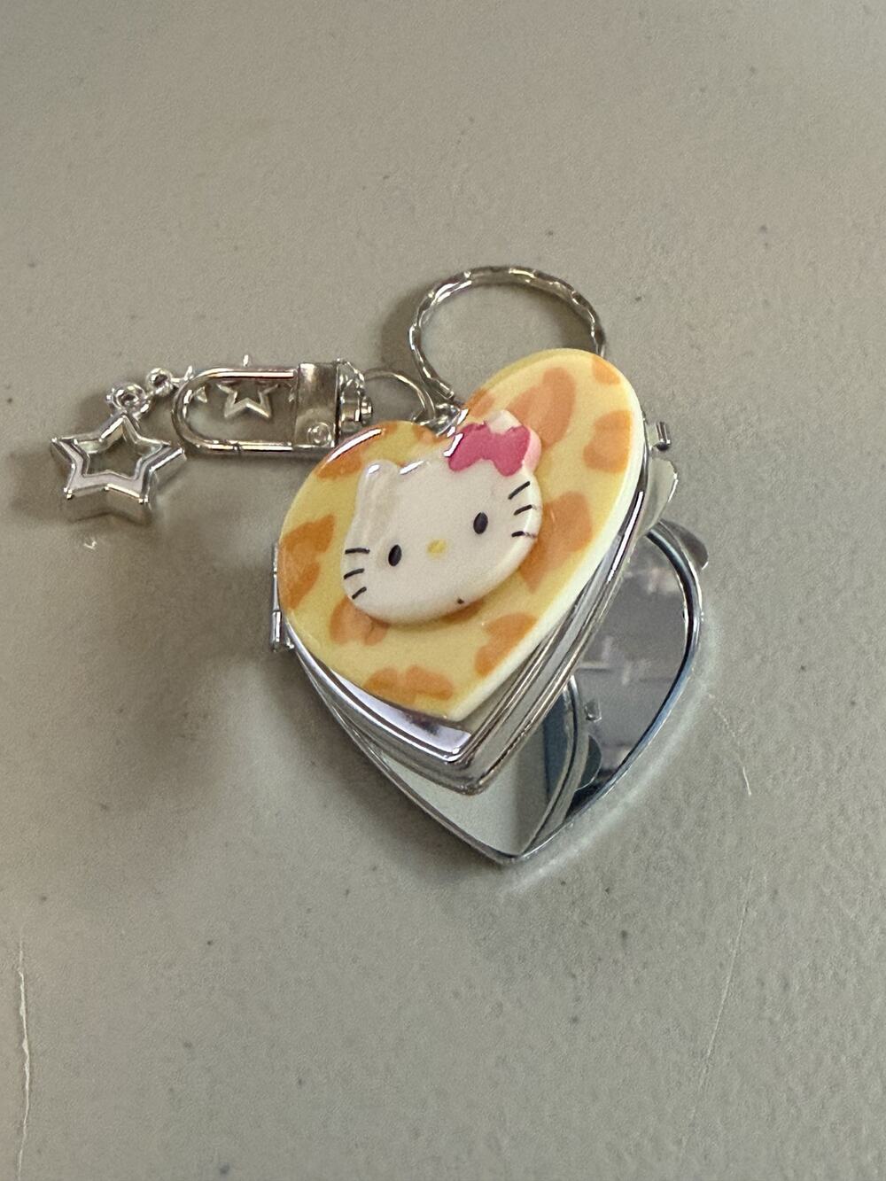 #HK-680 Hello Kitty Keychain Mirror
